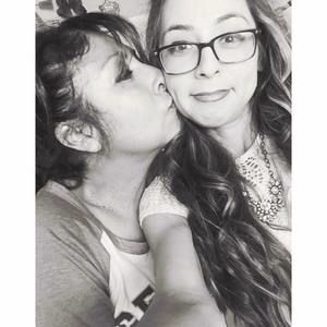 Meet your Posher, Gloria